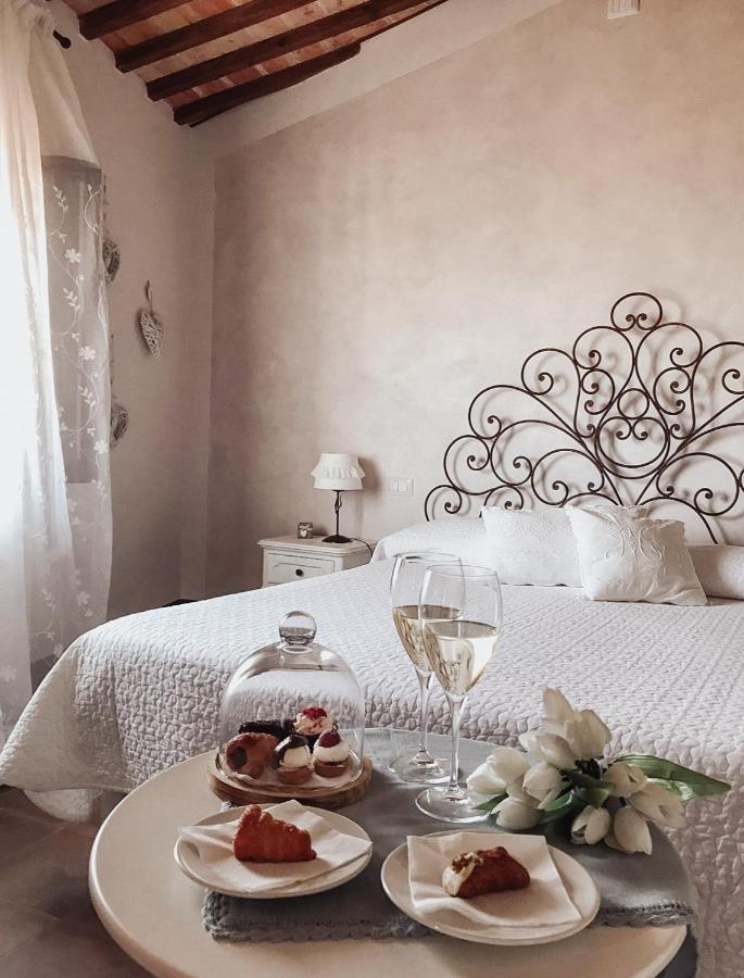 Bed and Breakfast Antica Torre Del Borgo Чертальдо Экстерьер фото
